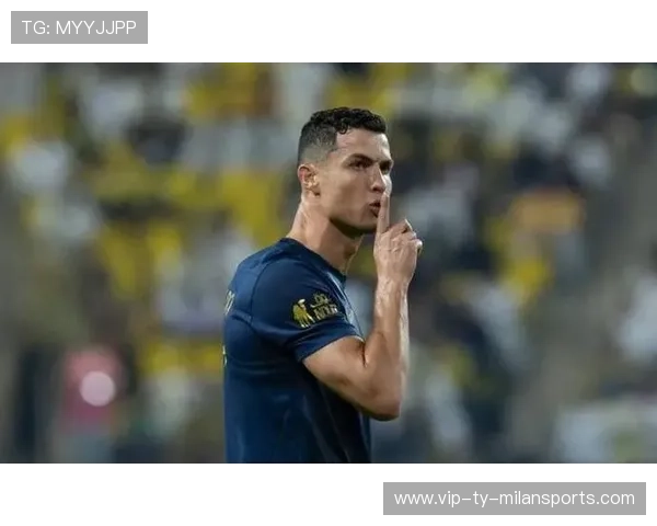 以利雅得胜利球迷高呼C罗是我们的信仰用激情与荣耀点燃绿茵梦想 以利雅得胜利球迷高呼C罗是我们的信仰用激情与荣耀点燃绿茵梦想