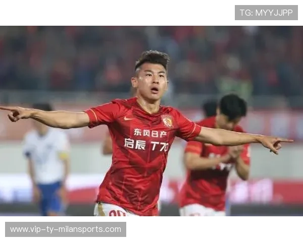 申花两悍将续约难题：风云变幻中的困境与挑战