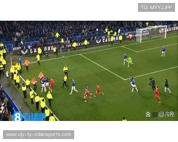 利物浦压深对方禁区