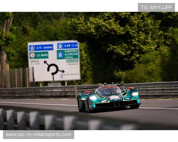 赛车耐力赛的夜间表现令人震撼