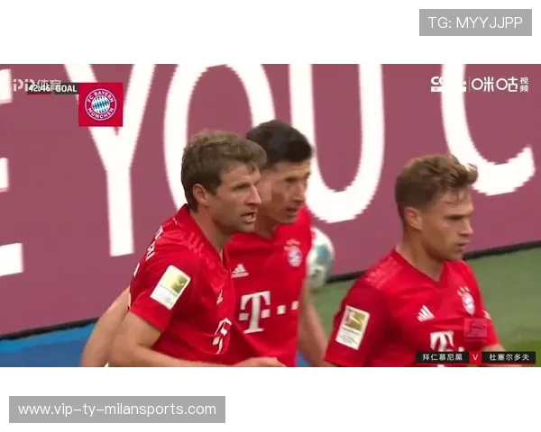 拜仁反击中穆勒精准回传助攻莱万建功