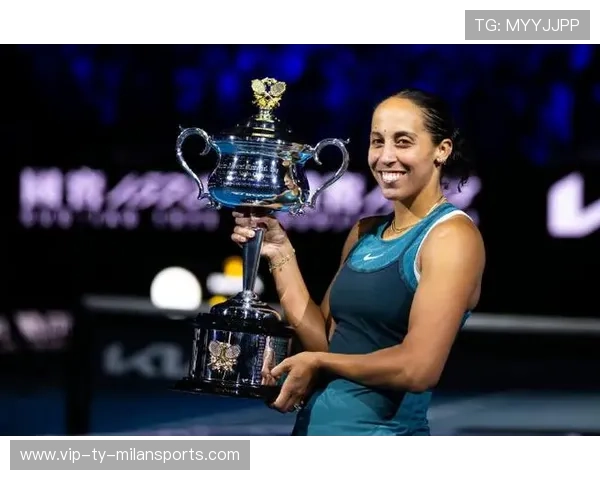 WTA年终总决赛:2-0,萨巴伦卡送蛋横扫鲍里妮,还激活一致命武器,萨巴伦卡总奖金 WTA年终总决赛:2-0,萨巴伦卡送蛋横扫鲍里妮,还激活一致命武器,萨巴伦卡总奖金