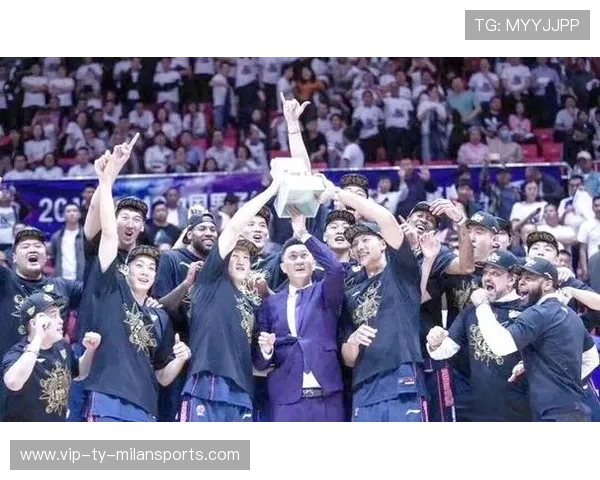 易建联内线对抗强势,广东全队多点支援