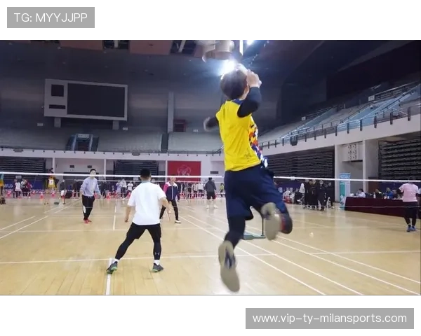 羽毛球选手杀球过猛，球都变形了！你了解背后的原因吗？