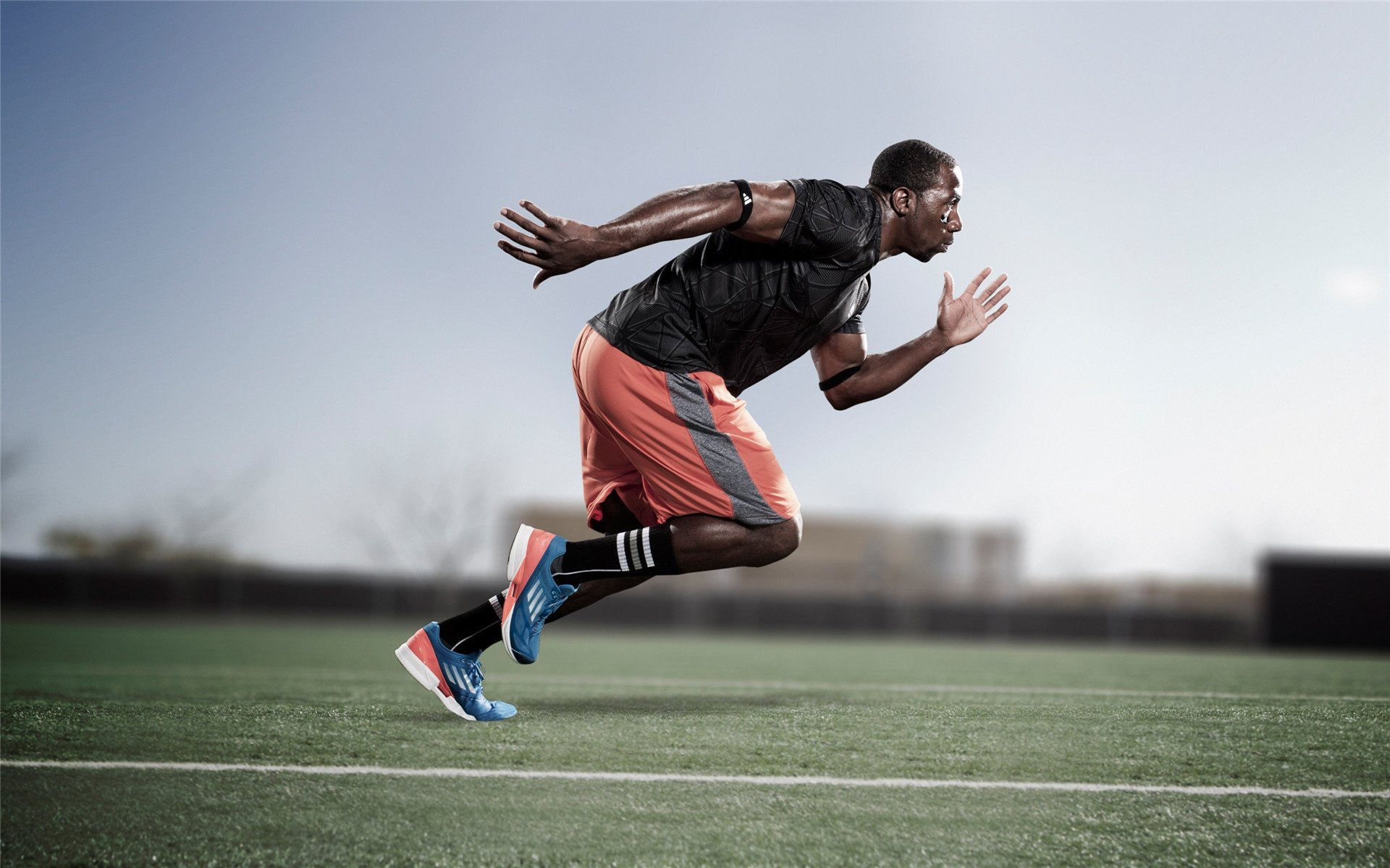 “胡利安·门德斯的精准传球与敏锐视野,成为阿根廷美洲狮队的关键武器”